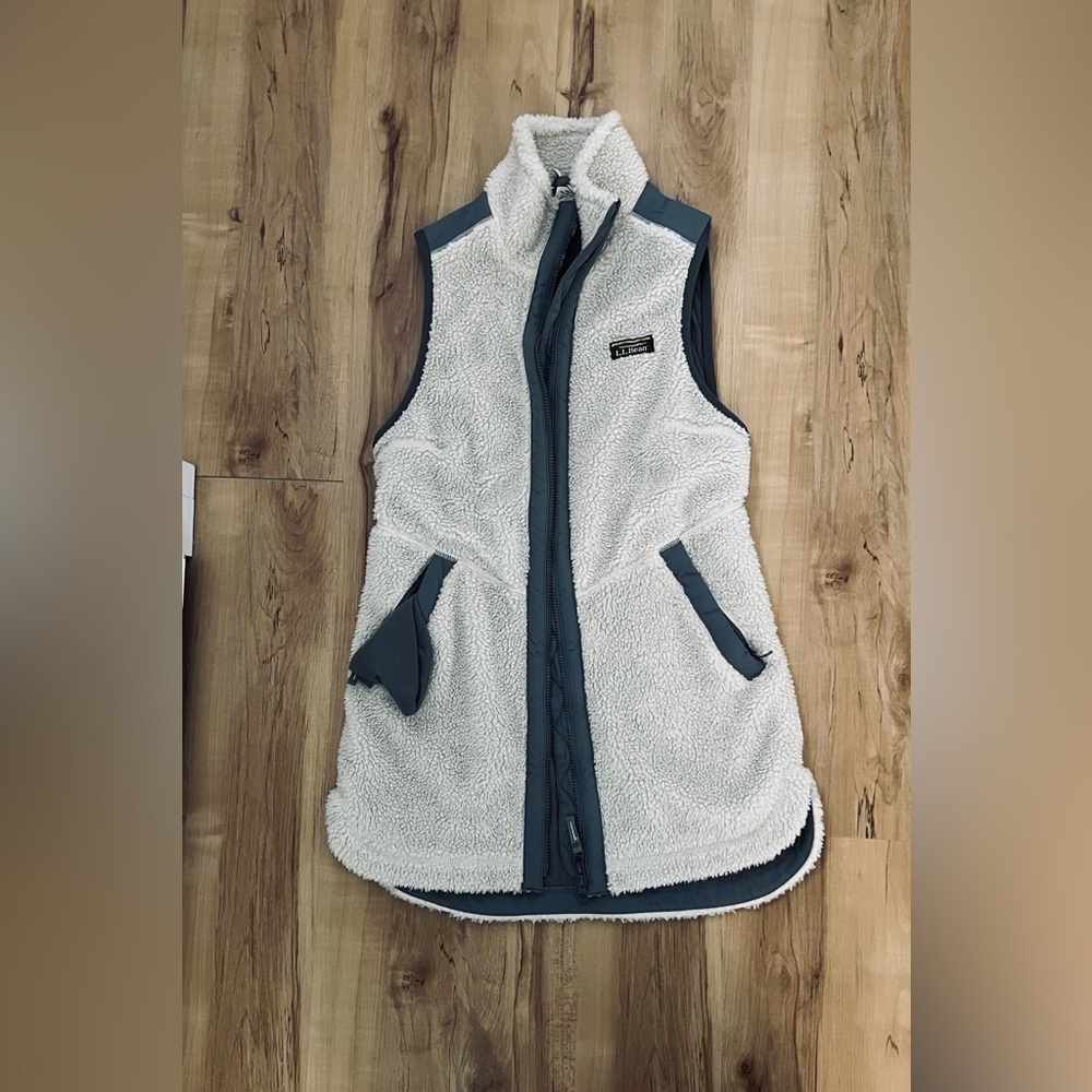 EUC - L.L. Bean Gray and Cream Fleece Vest